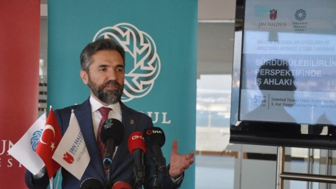 İHÜ Rektörü Şentürk: “Günümüzde sadece kariyer eğitimine odaklanılıyor”