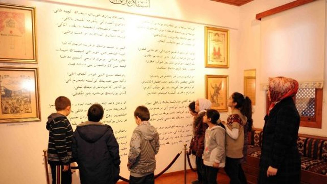 İstiklal Marşı’nın kabulünün 98’inci yılında Taceddin Dergahı Müzesi’ne ziyaretçi sayısı 5 katına çıktı