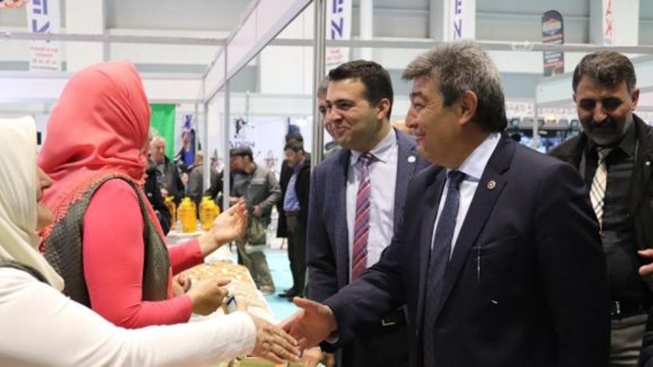 İYİ Parti Kayseri Büyükşehir Belediye Başkan Adayı Ataş, "Önce değişim sonra gelişim olacak, söz veriyoruz"