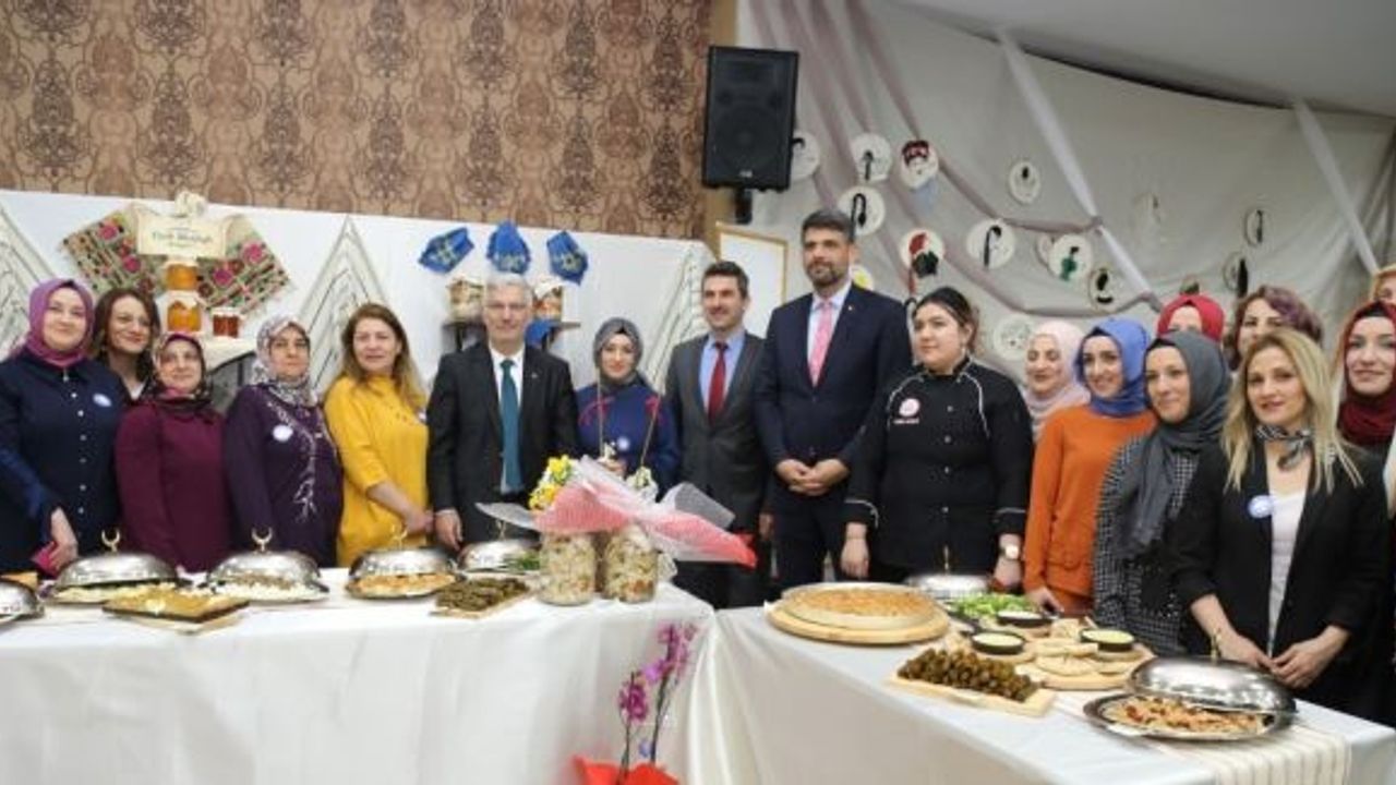 KO-MEK Kartepe ilçe sergisi şölen havasında açıldı