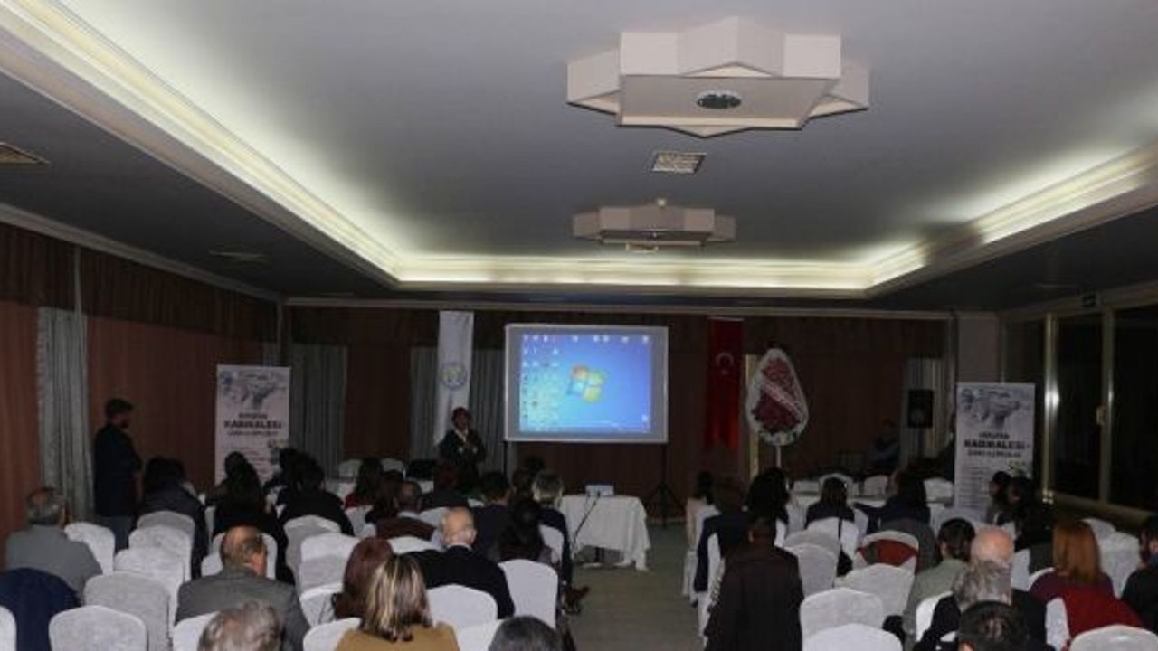 Kuşadası’nda ortaçağ çanak ve çömlekçiliği için sempozyum düzenlendi