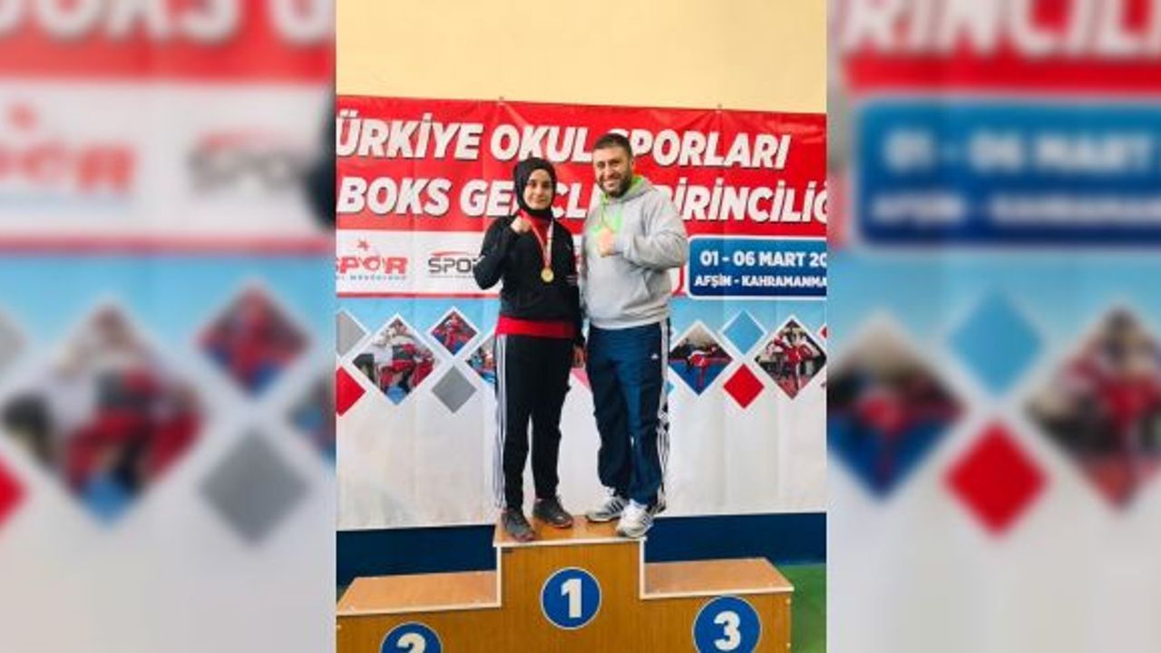 Meram Belediyesporlu Şeyma İyiel, Gençler Kick Boks Türkiye Şampiyonu oldu
