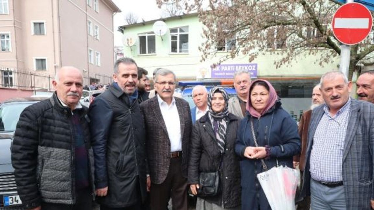 Murat Aydın kahvehanede ıstakayı eline alıp bilardo oynadı