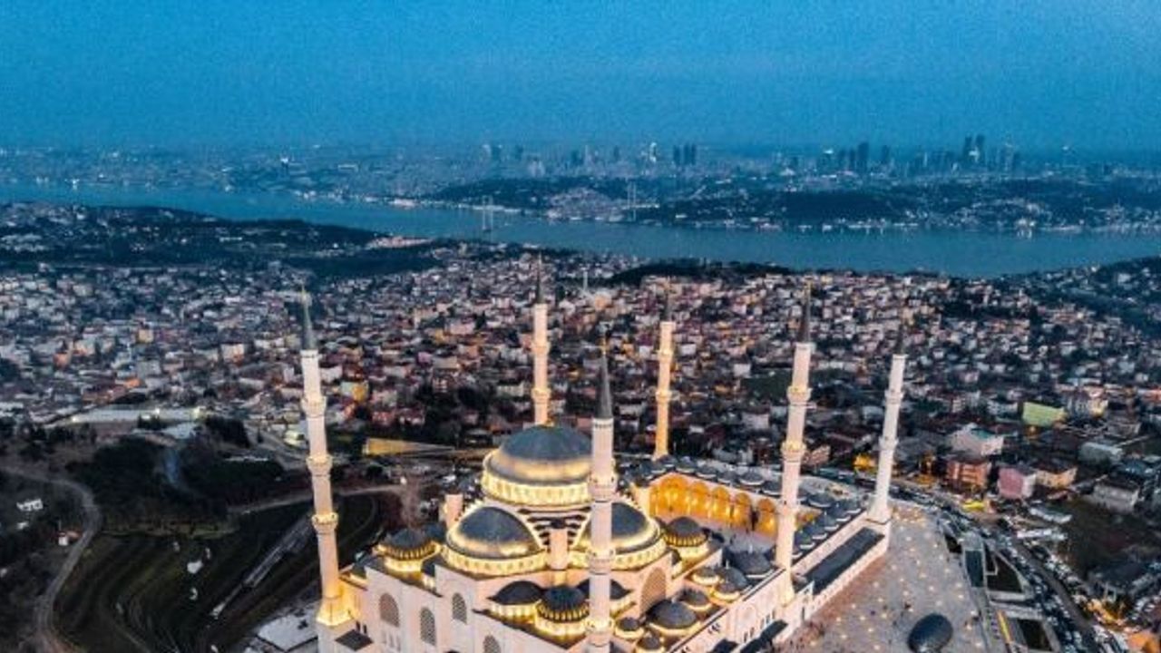 (Özel) Çamlıca Camii görüntüsüyle İstanbul’u süslüyor
