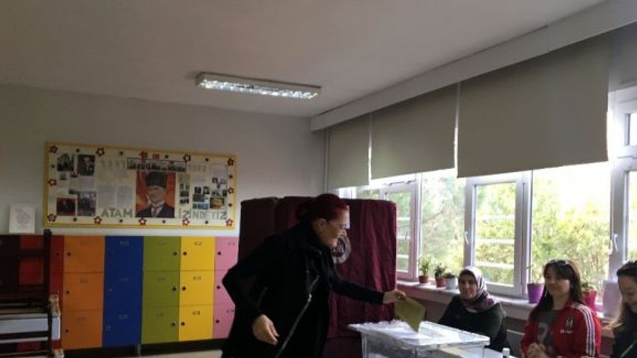 (ÖZEL) Ünlü sanatçı Candan Erçetin oyunu Beşiktaş’ta kullandı