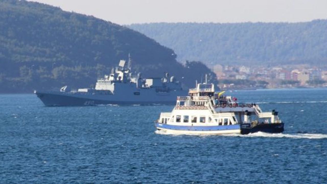 Rus ve Amerikan savaş gemileri Çanakkale Boğazı’ndan geçti