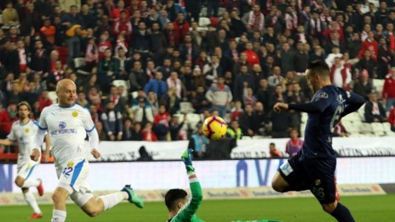 Spor Toto Süper Lig: Antalyaspor: 2 - MKE Ankaragücü: 3 (İlk yarı)