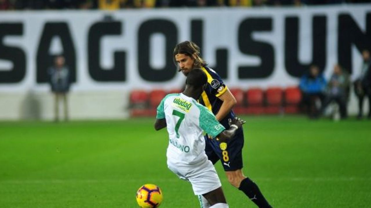 Spor Toto Süper Lig: MKE Ankaragücü: 0 - Bursaspor: 0 (İlk yarı)