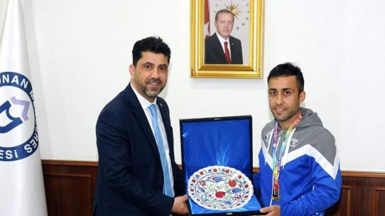 Türkiye birincisi sporcudan Rektör Aldemir’e ziyaret