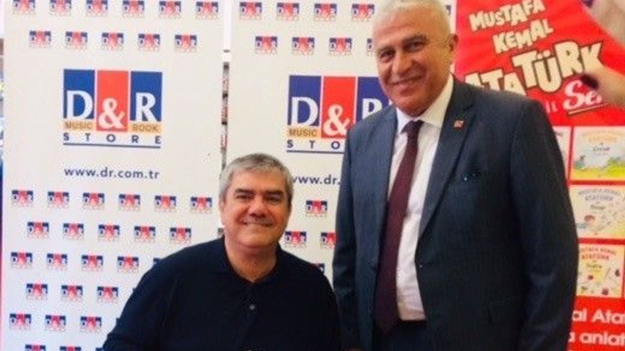 Yılmaz Özdil hayranları Forum Aydın’a akın etti