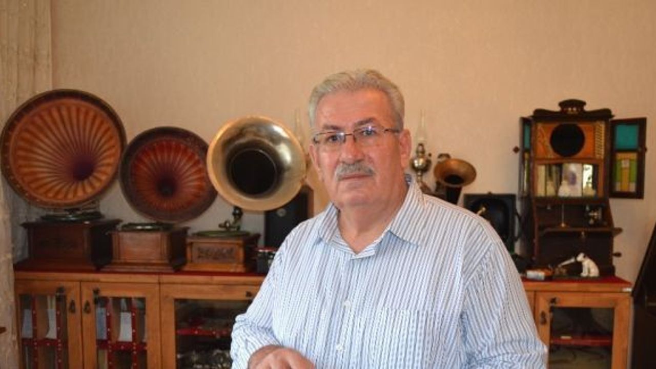 Zeki Müren’le başladı yaklaşık 2 bin taş plak biriktirdi