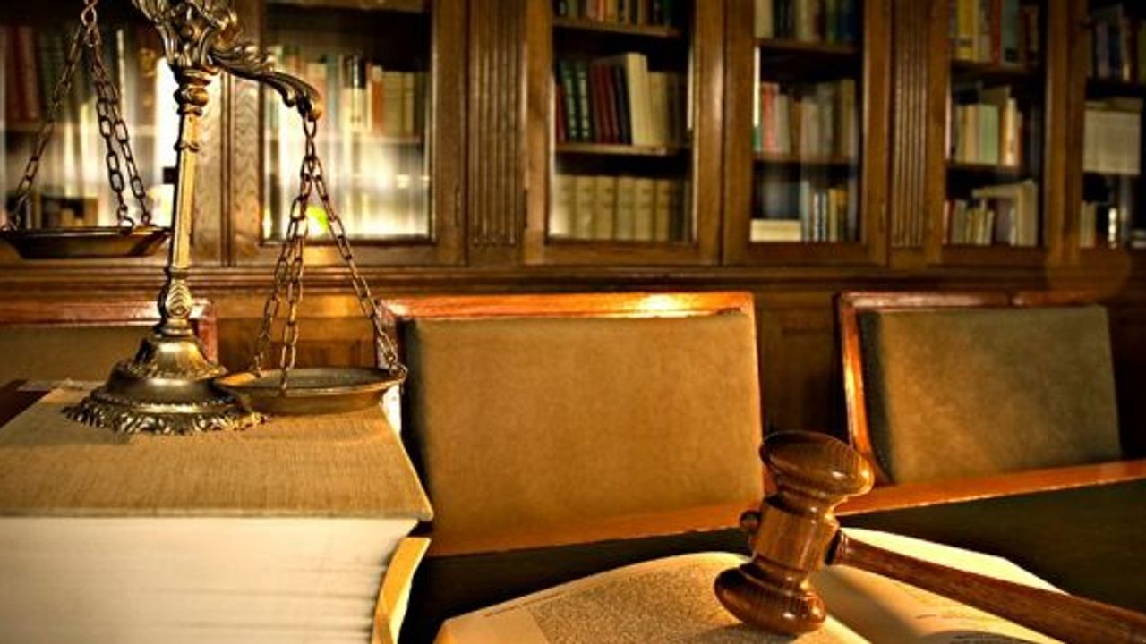 UYUŞTURUCU VEYA UYARICI MADDE TİCARETİ YAPMA SUÇU İLE UYUŞTURUCU MADDE KULLANMA SUÇU