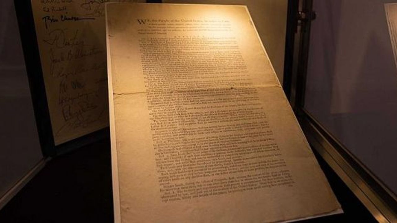 ABD anayasasının orijinal kopyası 43 milyon dolara satıldı
