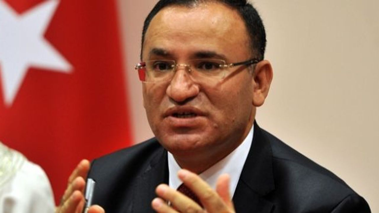 Adalet Bakanı Bozdağ: Cumhurbaşkanı'mıza beddua eden kendini bilmezleri kınıyorum