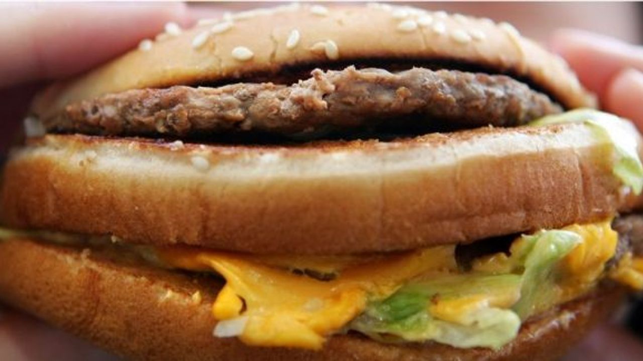 McDonald's'a hamburger davası: Reklamlarında olduğundan büyük gösteriliyor!