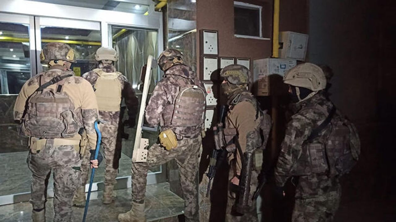 Mersin'de FETÖ operasyonu: 14 gözaltı