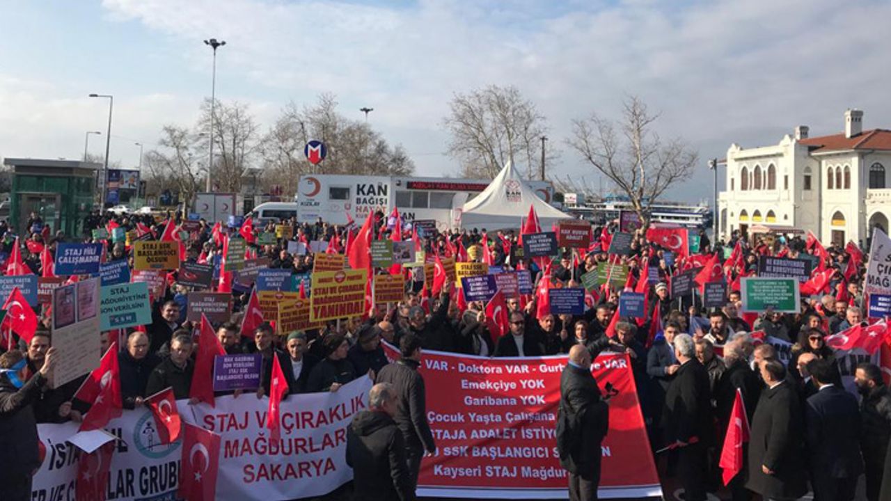 Staj sigortası mağdurları Kadıköy’de eylem yaptı