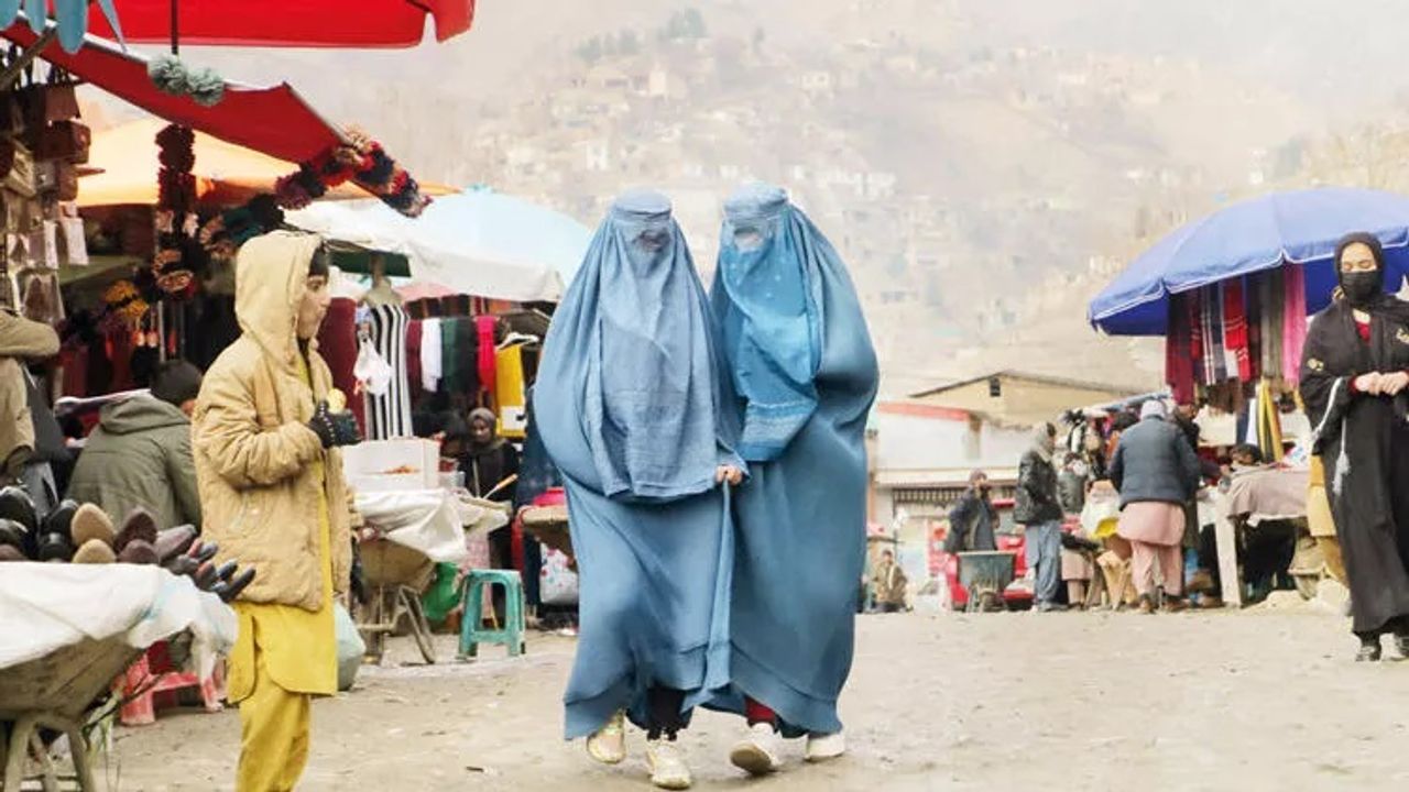 Taliban’dan kadınlara bir darbe daha: Eski boşanma kararlarını iptal etti