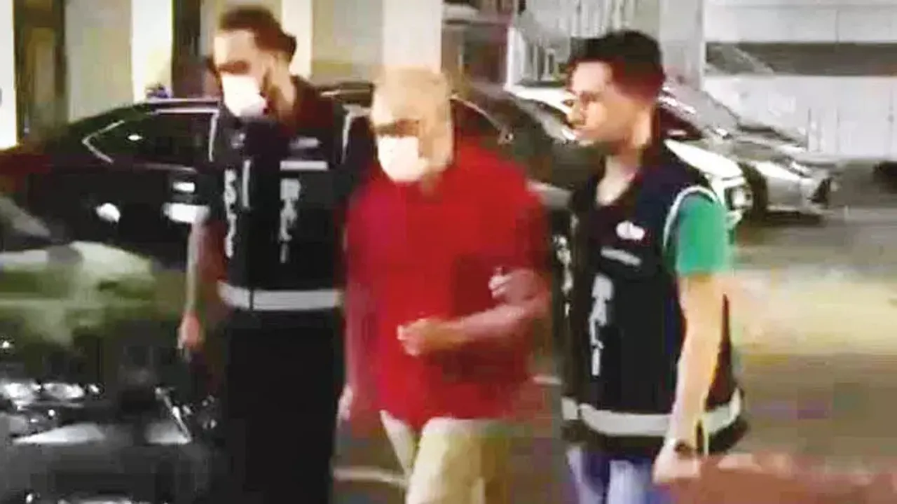Hastalarından bıçak parası isteyen doktor tutuklandı