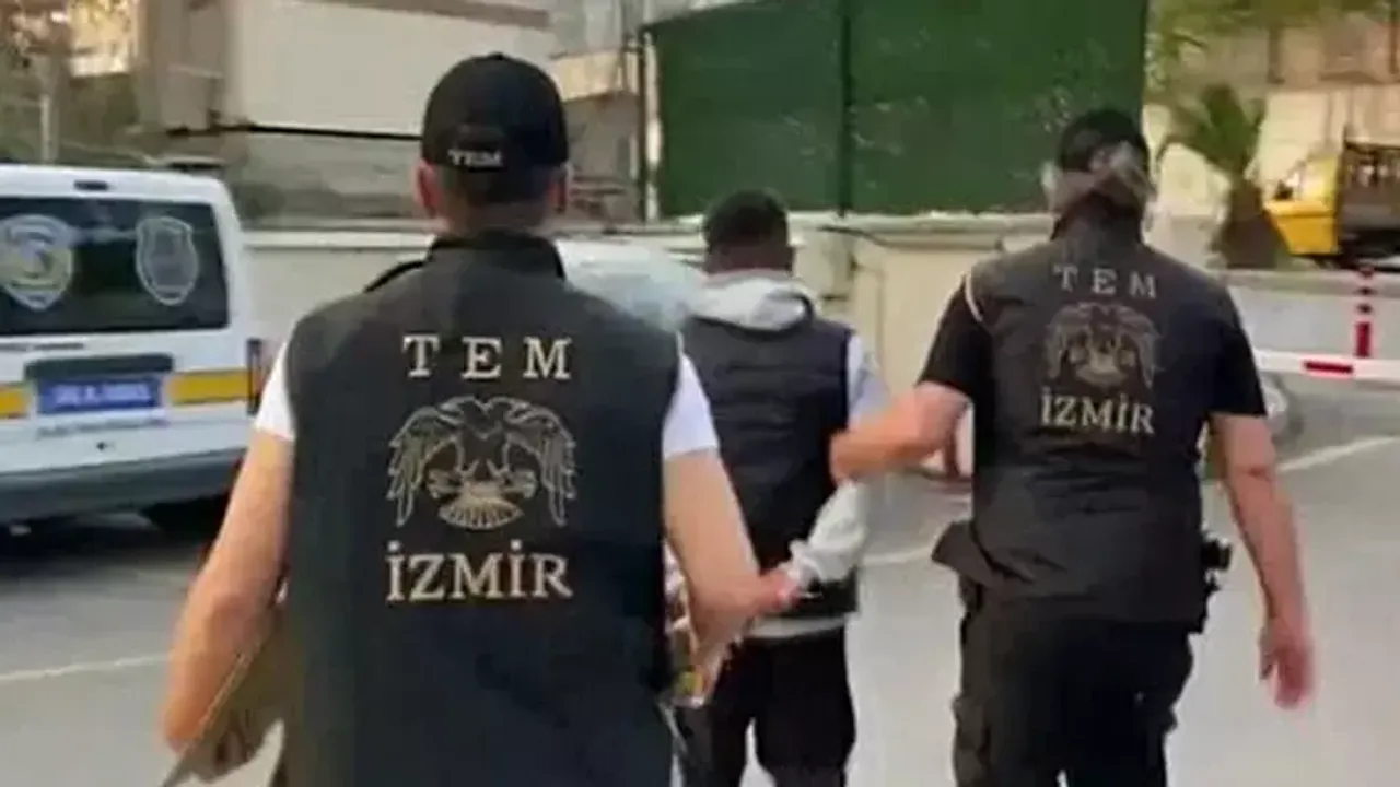 İzmir'de FETÖ'nün TSK yapılanmasına operasyon: 9 gözaltı