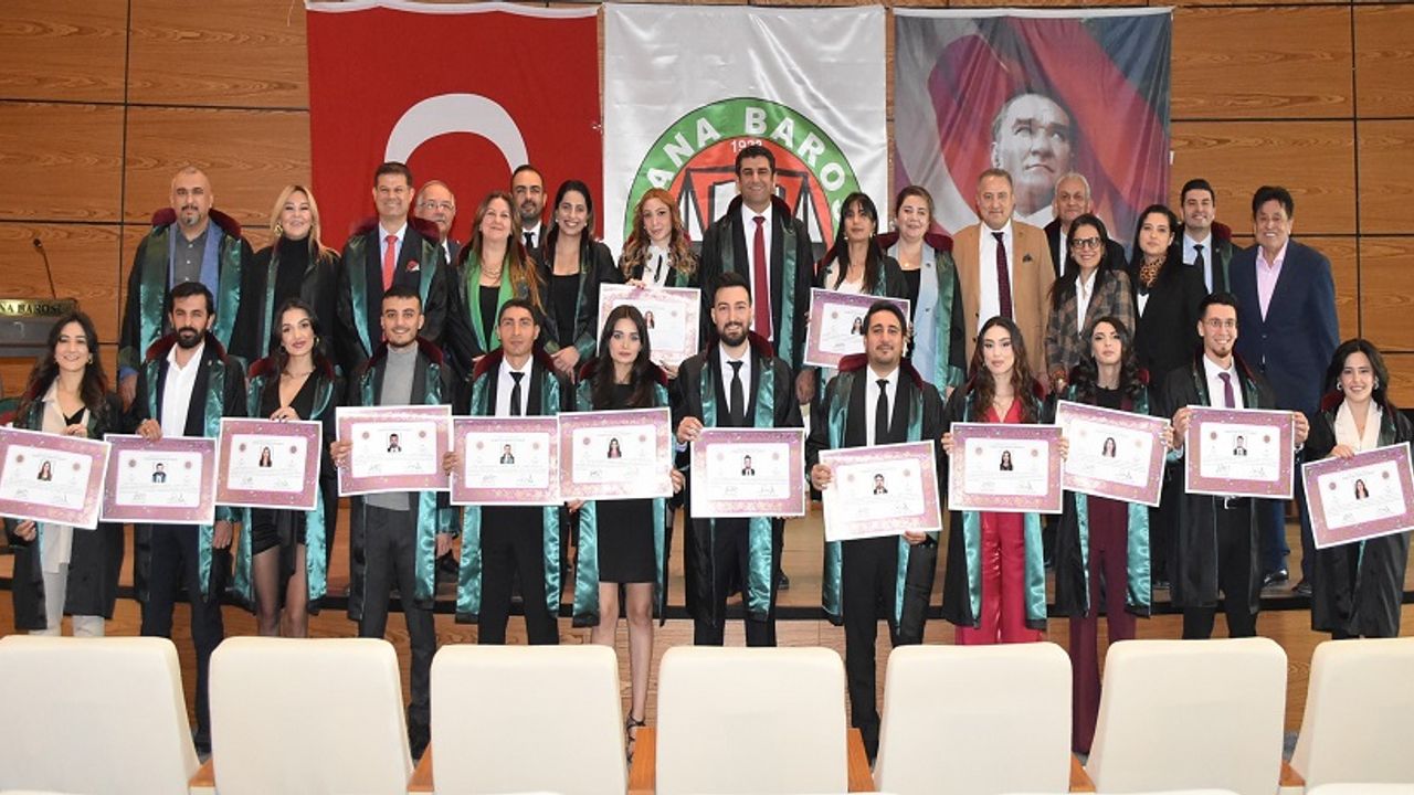 Adana Barosu’nda 14 stajyer avukata ruhsatları törenle takdim edildi