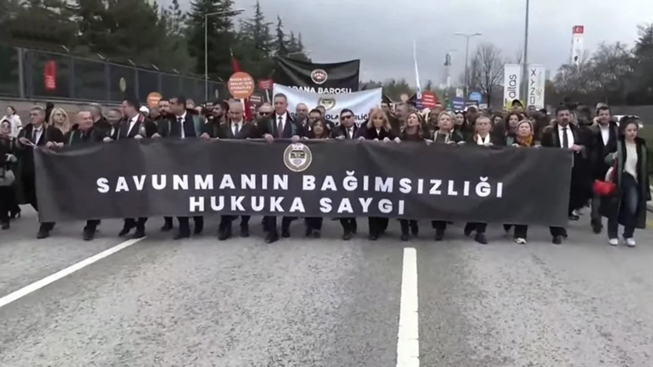 Avukatlardan “Hukuka Saygı” yürüyüşü
