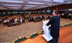 Meslekte 40. 50. ve 60. yılını tamamlayan Ankara Barosu mensubu avukatlara madalya ve berat