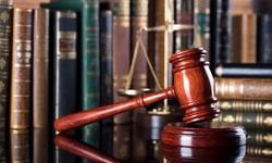 HACİZ İHBARNAMESİNE GERÇEĞE AYKIRI İTİRAZ SEBEBİYLE TAZMİNAT SORUMLULUĞU (İİK m. 89/4) VE BOZMA KARARINA UYMA NETİCESİNDE OLUŞAN USULİ KAZANILMIŞ HAK İLKESİNİN SINIRLARI