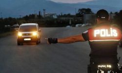 DUR İHTARINA UYMAYIP POLİSİN ÜZERİNE ARAÇ SÜRME FİİLİ VE POLİSİN SİLAH KULLANMASI