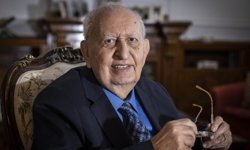 Hüsamettin Cindoruk hayatını kaybetti