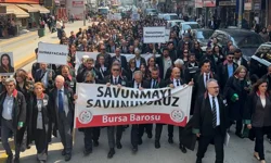 AVUKATLAR BURSA’DA TEK SES: “SAVUNMAYA SIKILAN KURŞUN ADALETE YÖNELMİŞTİR”