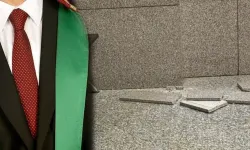 Adliyenin duvar kaplaması avukatın üzerine düştü!