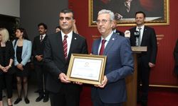 MERSİN BAROSU BAŞKANI GAZİ ÖZDEMİR MAZBATASINI ALDI