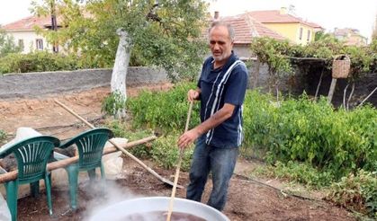 Yenifakılı’da pekmez kazanları kaynıyor