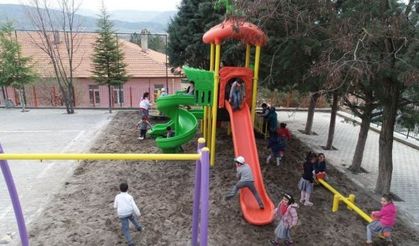 30 köy okuluna çocuk parkı