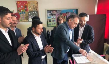 AK Parti Nevşehir milletvekili Menekşe oyunu kullandı