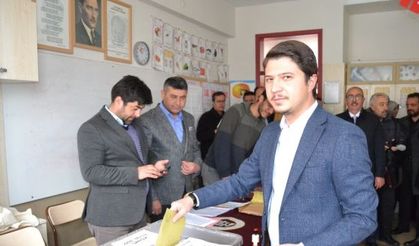 AK Partili başkan adayları, milletvekilleri oylarını kullandı