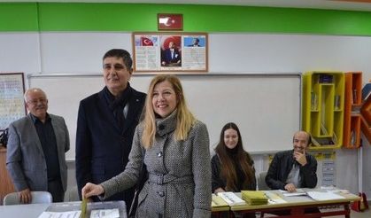 Bandırma’da adaylar oylarını kullandı