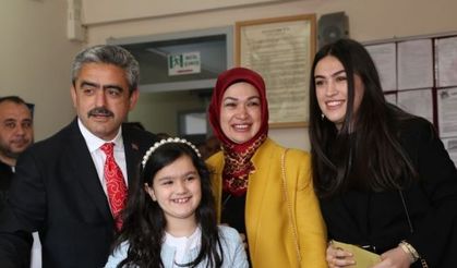 Başkan Alıcık ailesi ile birlikte oyunu kullandı