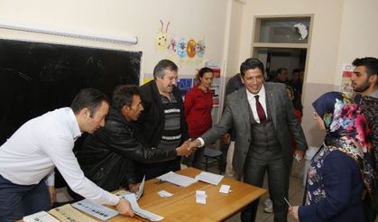 Başkan Genç oyunu kullandı