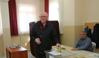 Başkan Kazım Kurt oyunu kullandı