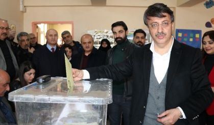 Başkan Türkmenoğlu oyunu kullandı