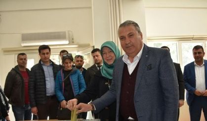 Başkanlar ve başkan adayları sandık başına gitti