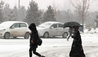 Doğu’da vatandaşlar sandığa kar yağışı altında gitti