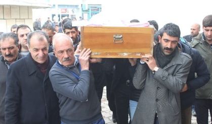 Donarak ölen göçmenin cenazesine ilçe halkı sahip çıktı