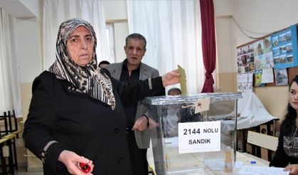 Elazığ’da oy kullanma işlemi başladı