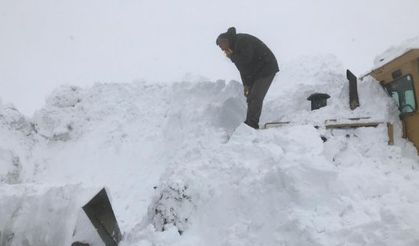 Greyder operatörü çığ altına kaldı