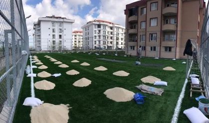 Kartepe, halı sahaları için gün sayıyor