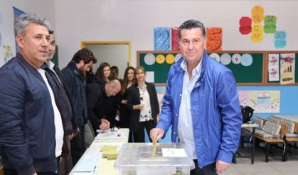 Mehmet Kocadon sandık başında