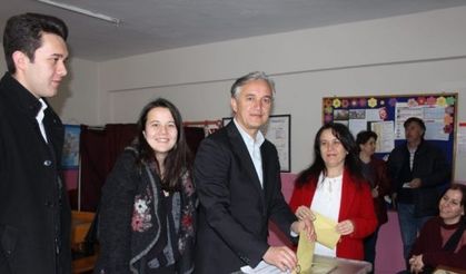 MHP adayı Ayan, oyunu kullandı